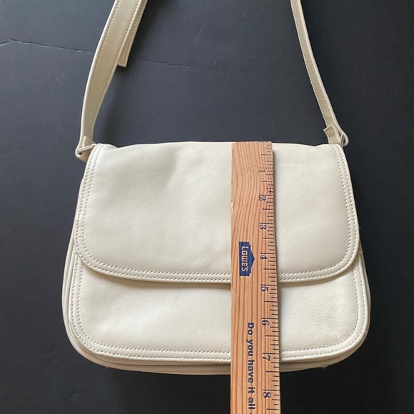 Aurielle Beige Leather Multi-Compartment Purse - Picture 5 of 16